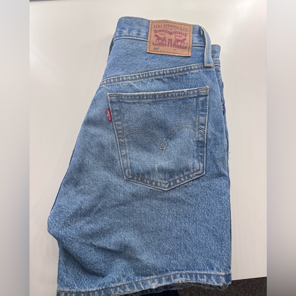 LEVI 501 SHORTS SZ 26